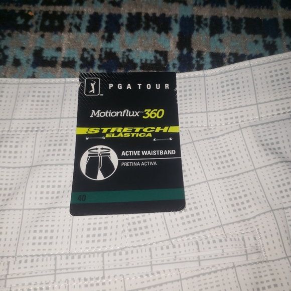 PGA Tour Shorts Motionflux 360 Active Stretch Waistband~White and light gray - Picture 7 of 8